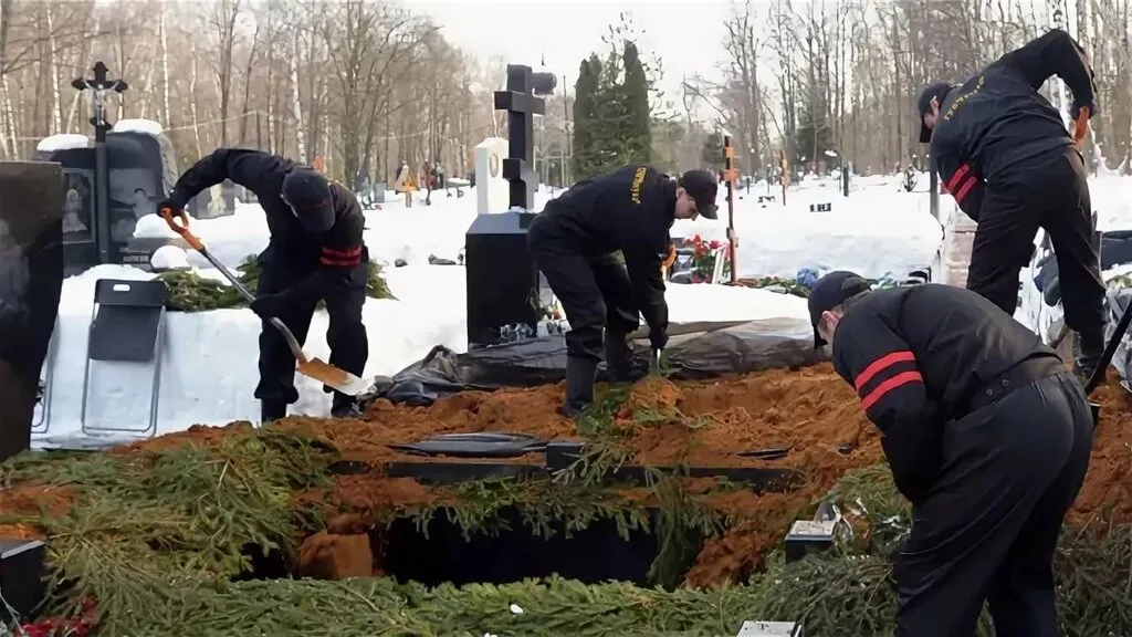 Сколько стоит выкопать могилу на кладбище